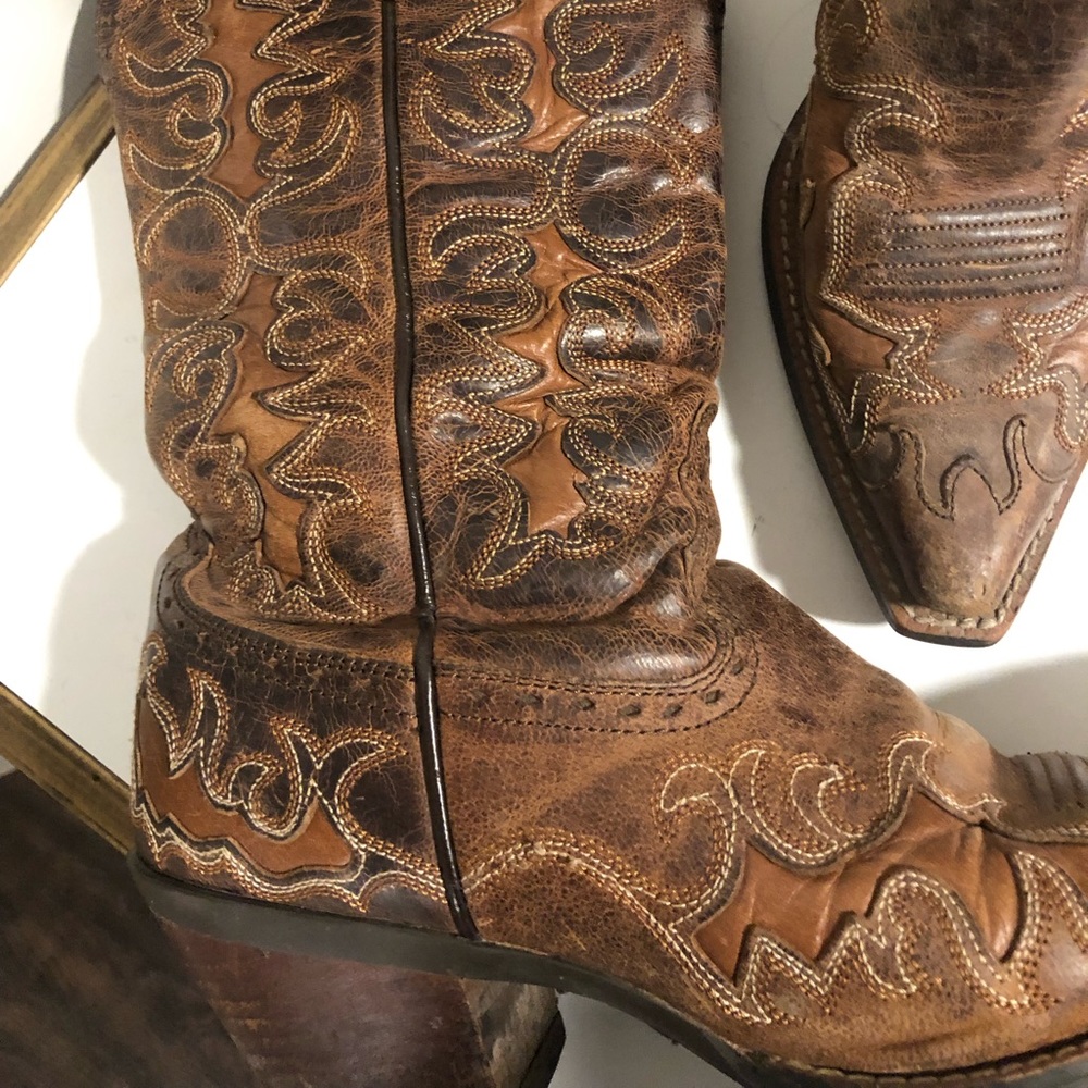 Ariat leather cowboy boots size 8 barely worn